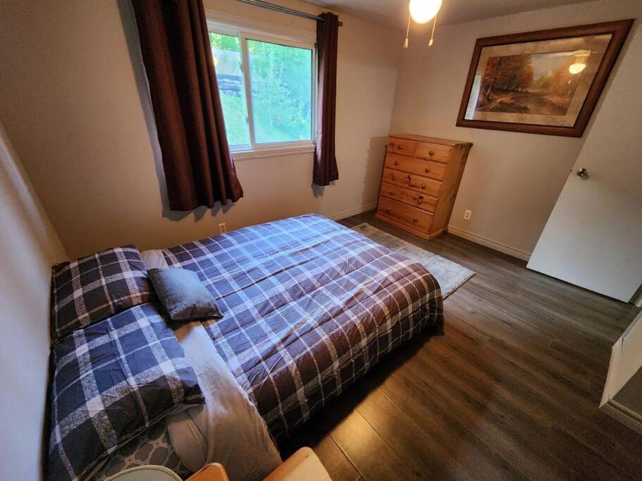 Entire 3 Bedroom House In Elliot Lake Buitenkant foto