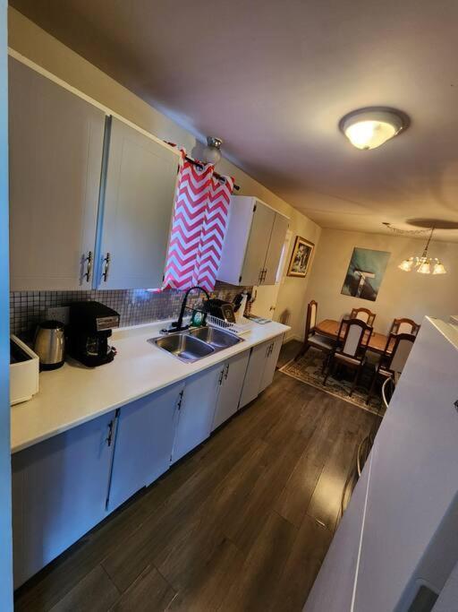 Entire 3 Bedroom House In Elliot Lake Buitenkant foto