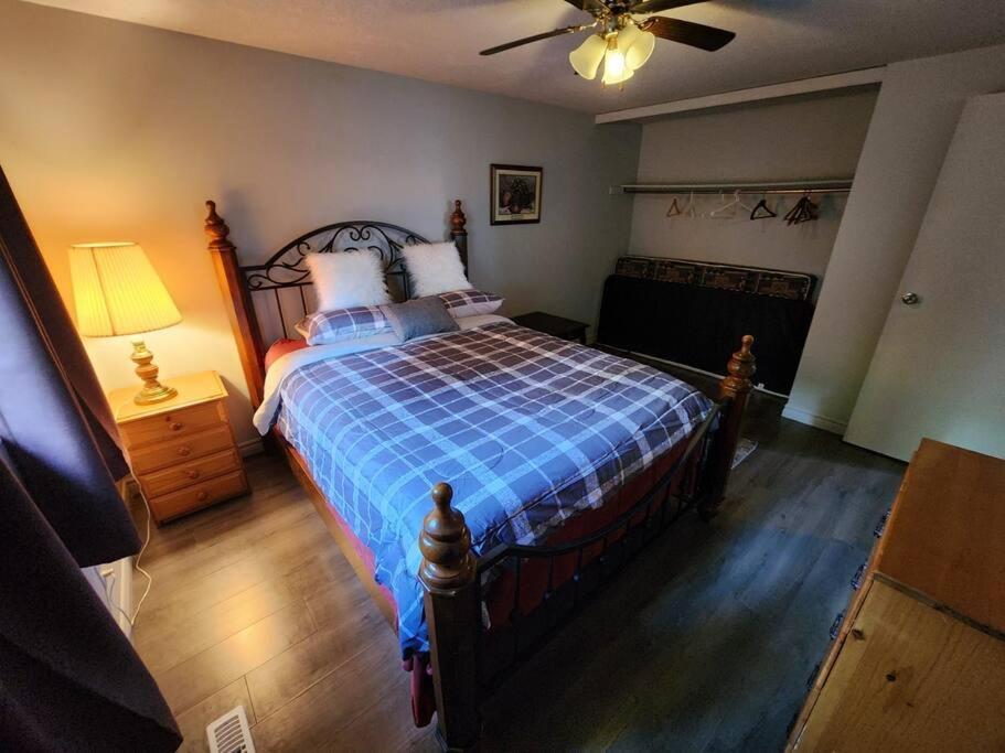 Entire 3 Bedroom House In Elliot Lake Buitenkant foto