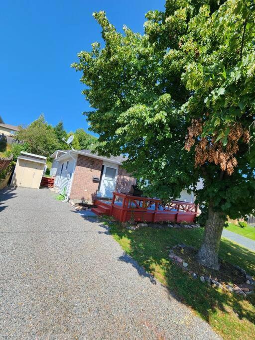 Entire 3 Bedroom House In Elliot Lake Buitenkant foto