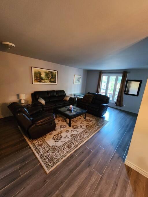 Entire 3 Bedroom House In Elliot Lake Buitenkant foto