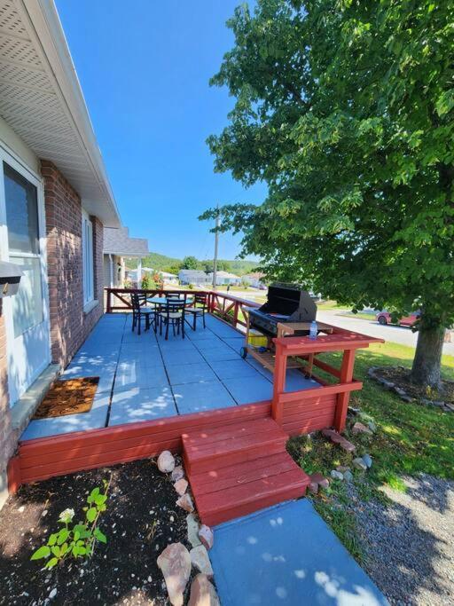 Entire 3 Bedroom House In Elliot Lake Buitenkant foto